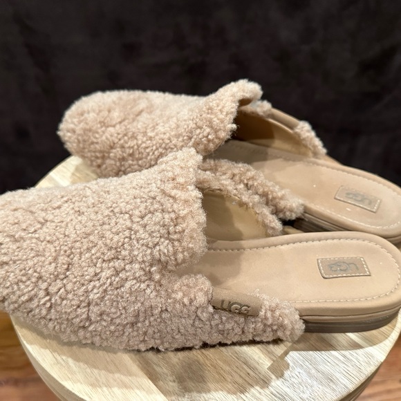 Ugg Shearling Mule - Size 8 - Picture 2 of 4